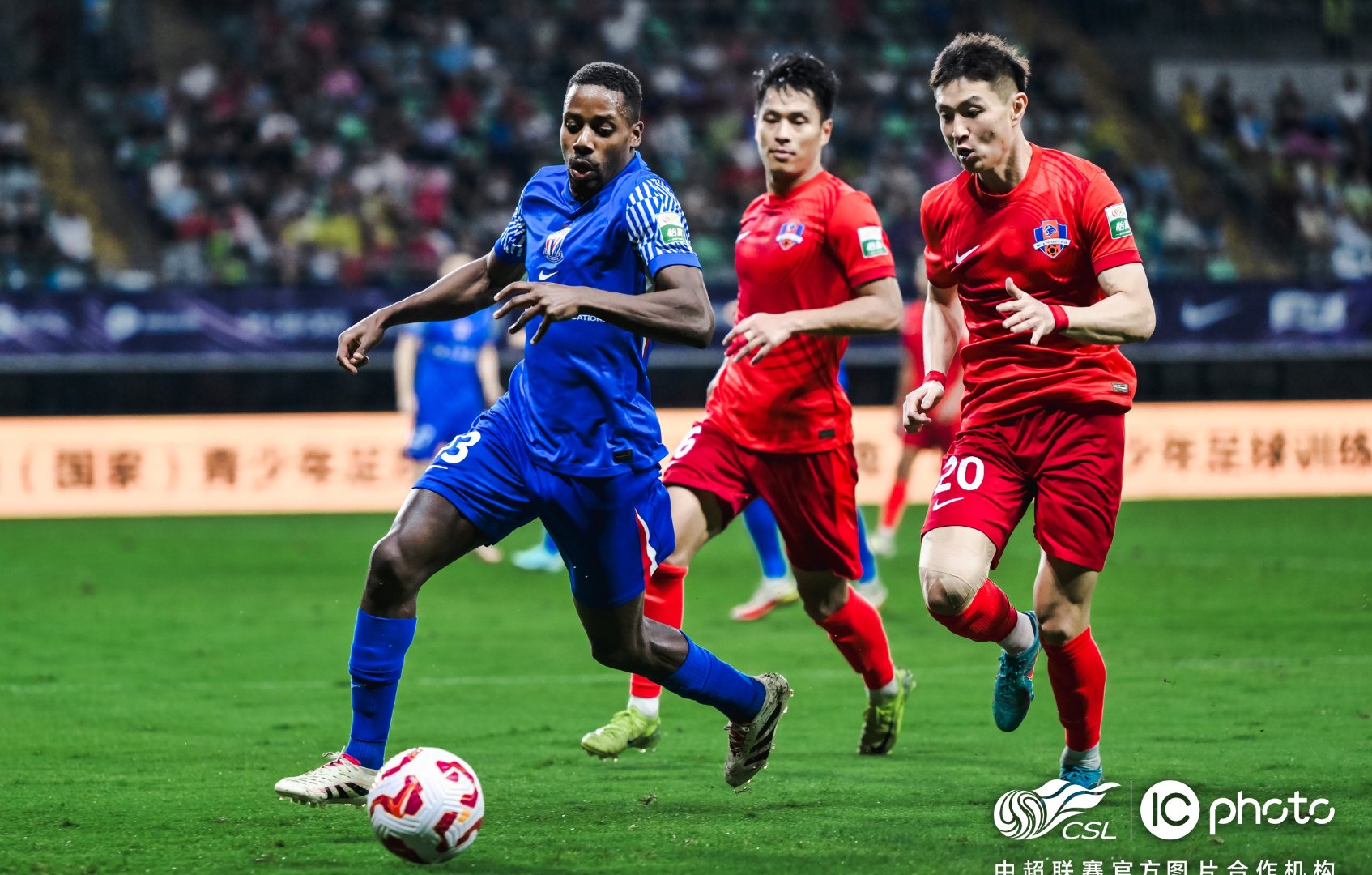 欧超杯倒计时，广州队今夜外线爆发，细节引发关注，气氛紧张，临场指挥获称赞的简单介绍