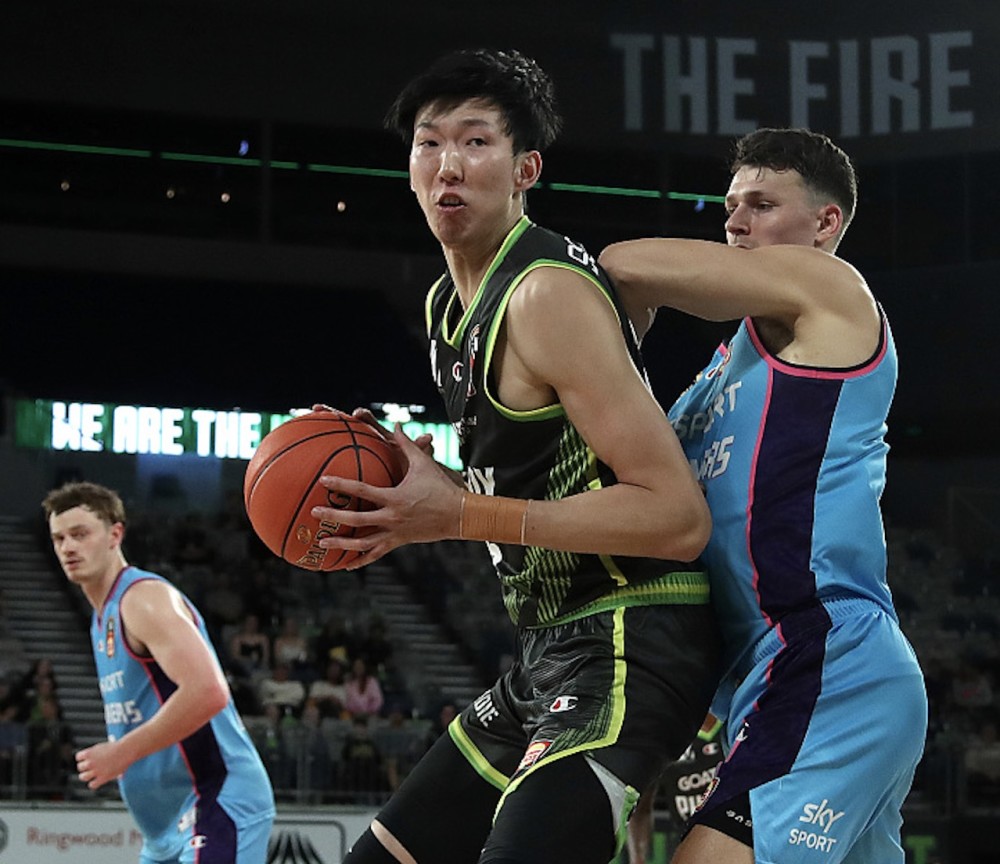 关于埃因霍温训练开放日，国际比赛日绝杀压哨引欢呼，NBA总决赛在即，临场指挥获称赞的信息