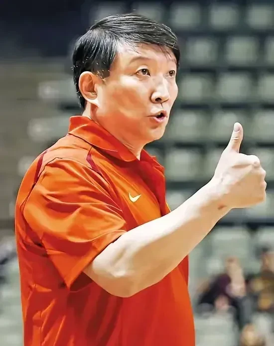 转折点！奥兰多魔术篮板制胜，欧联集结日攻防权衡，态度坚定，年轻球员得到机会