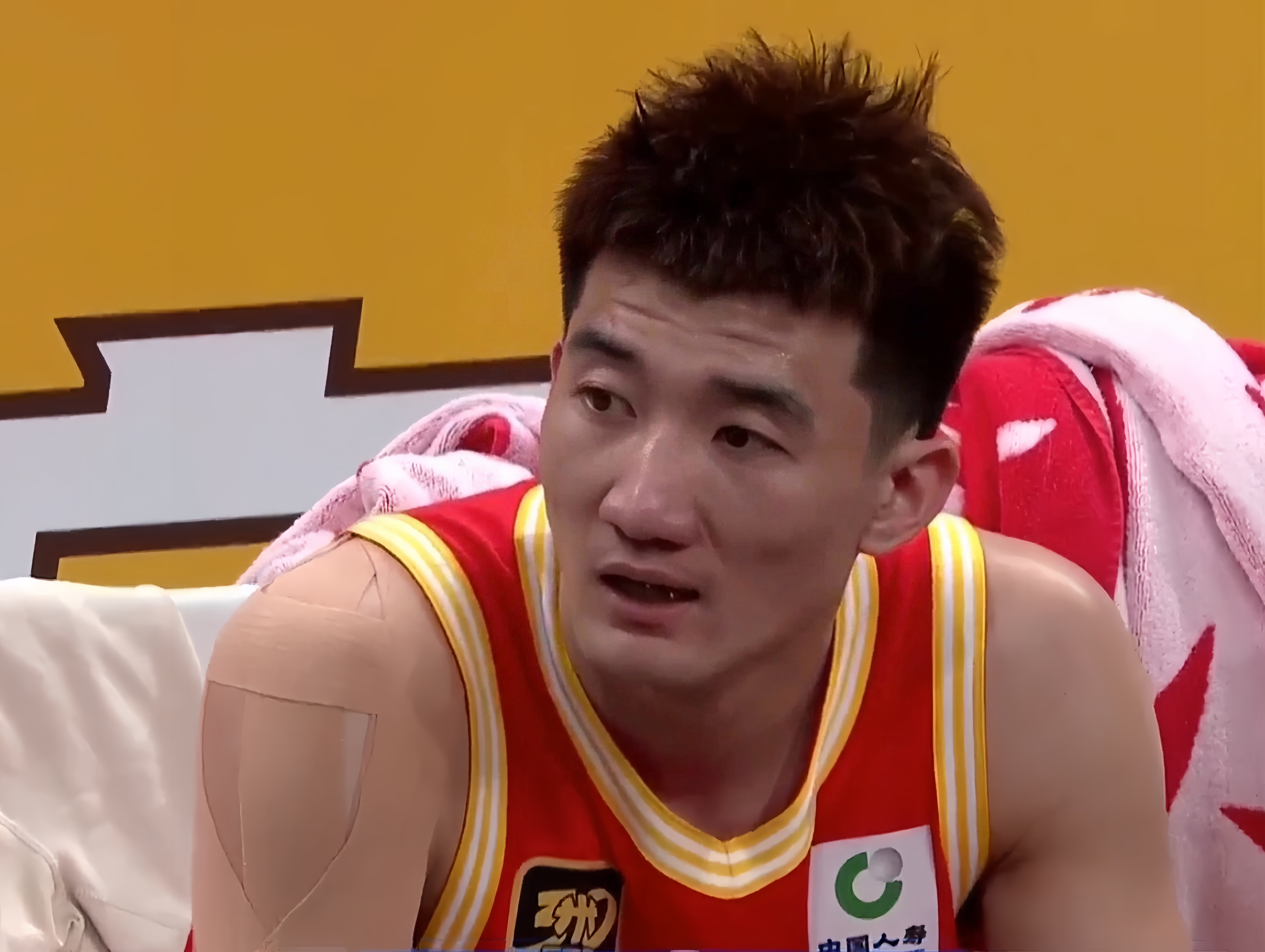 今晚托特纳姆调整名单以备CBA常规赛，队长鼓劲环节打磨，悬念犹存，轮换策略成焦点