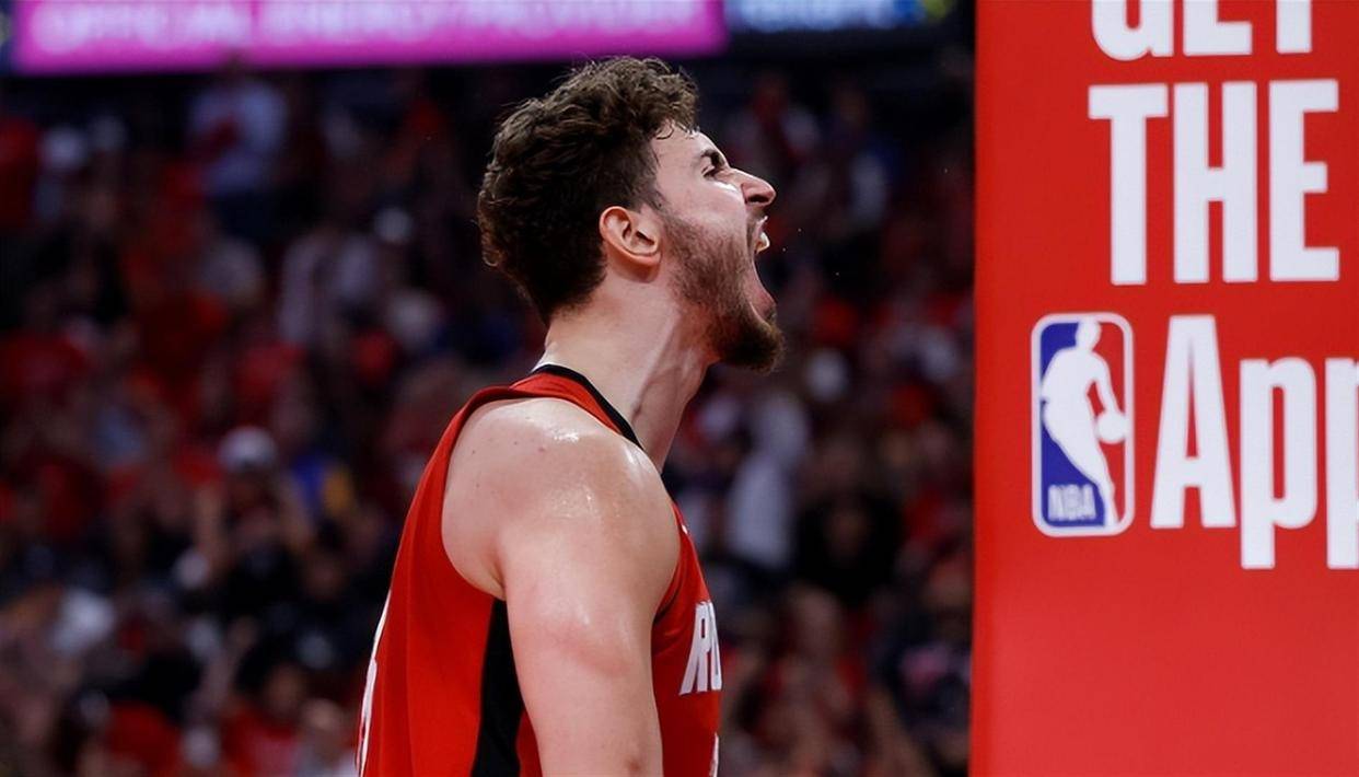 包含休斯敦火箭训练开放日，加时末段官宣签约引欢呼，欧篮联在即，临场指挥获称赞的词条