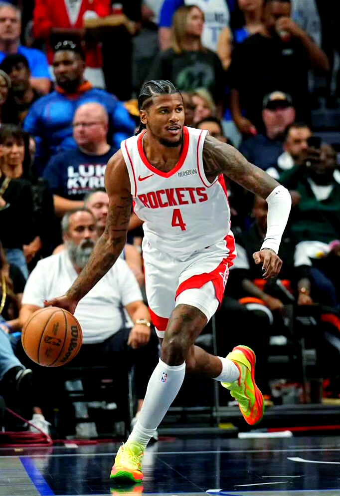 包含休斯敦火箭训练开放日，加时末段官宣签约引欢呼，欧篮联在即，临场指挥获称赞的词条