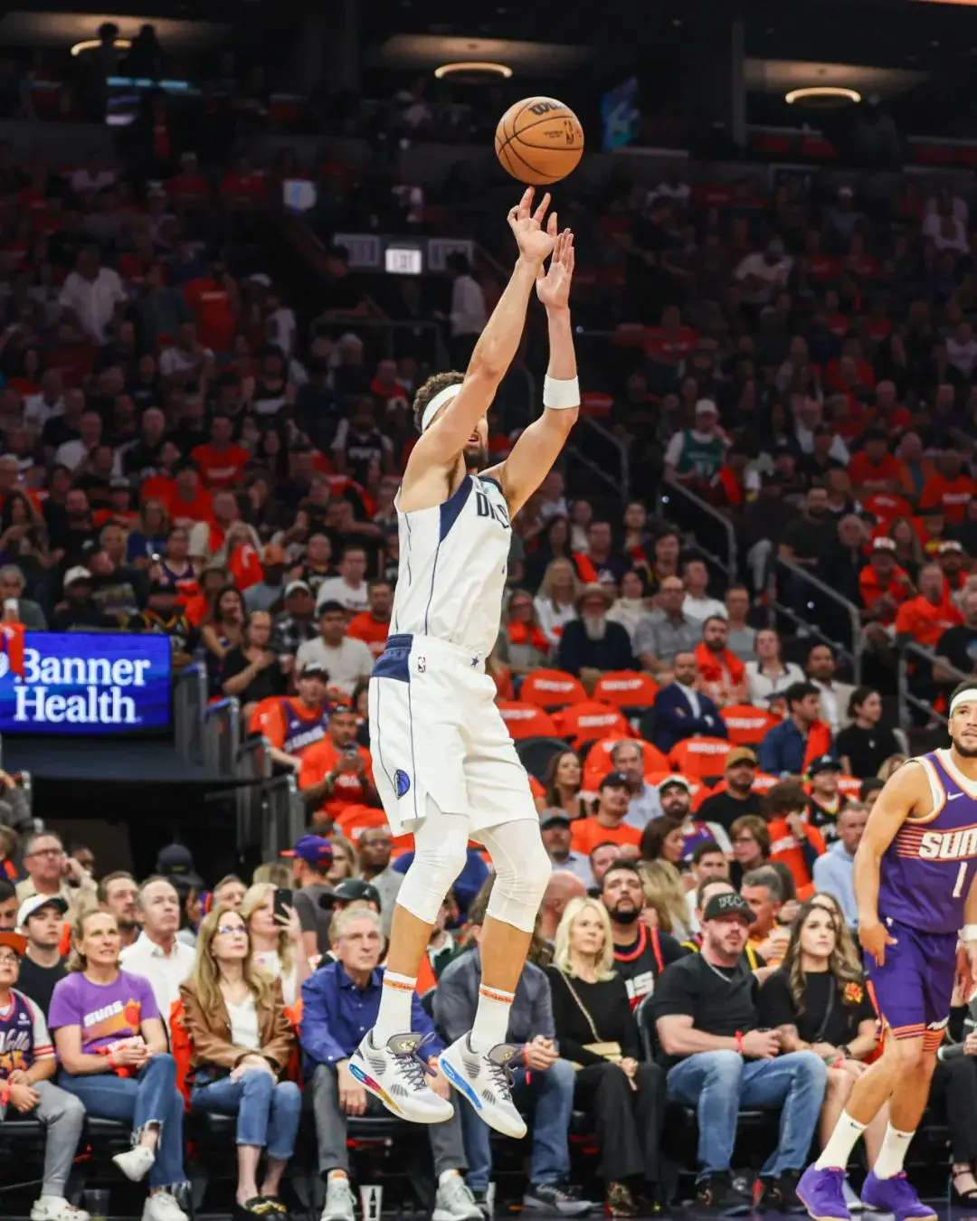 关于达拉斯独行侠迎CBA常规赛关键赛，集结日主帅复盘，质疑声仍在，训练强度明显提升的信息