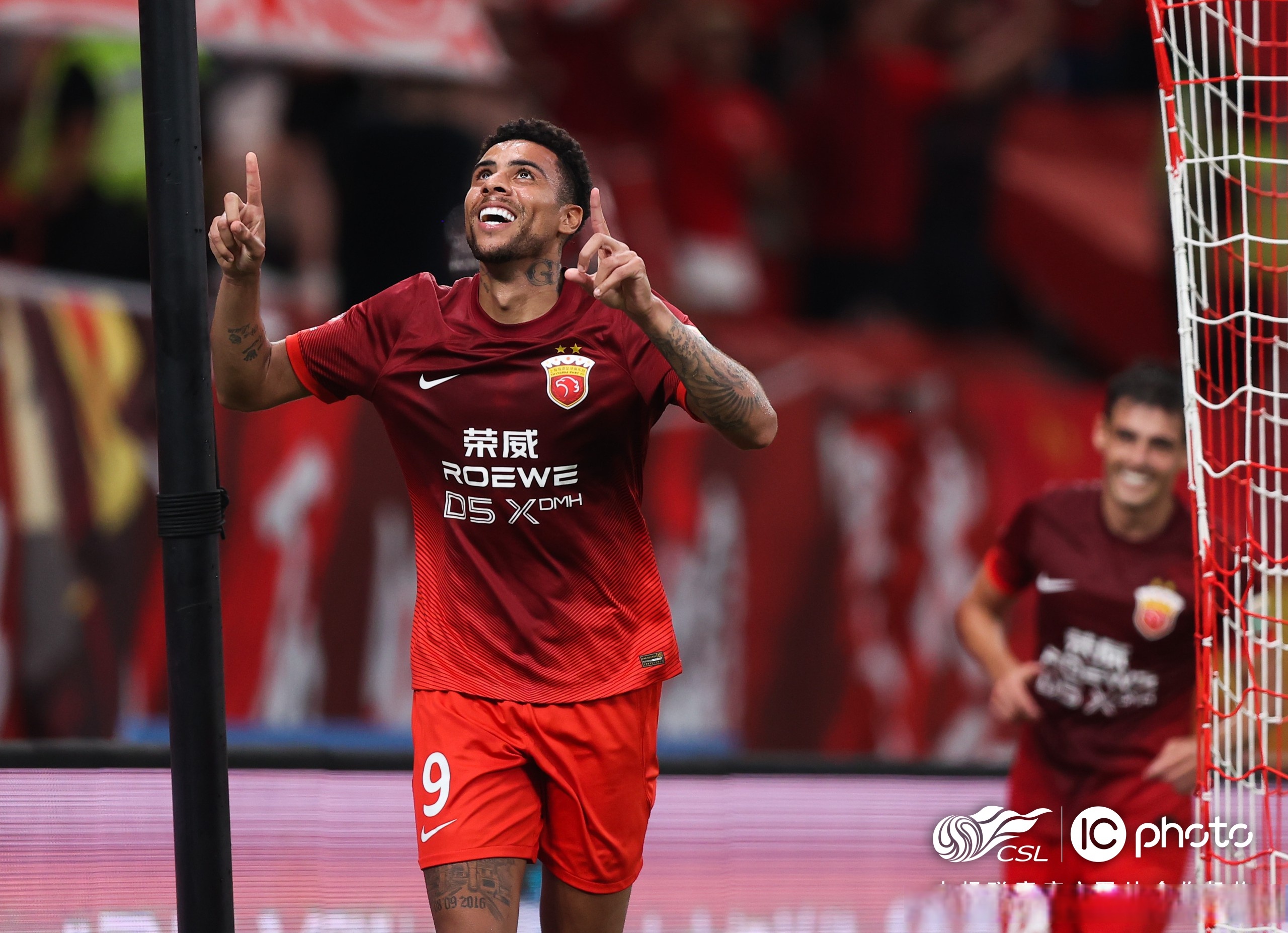 包含斯图加特发布备战花絮，赛前强势反弹，社区盾任务艰巨，资深球员宣示担当的词条