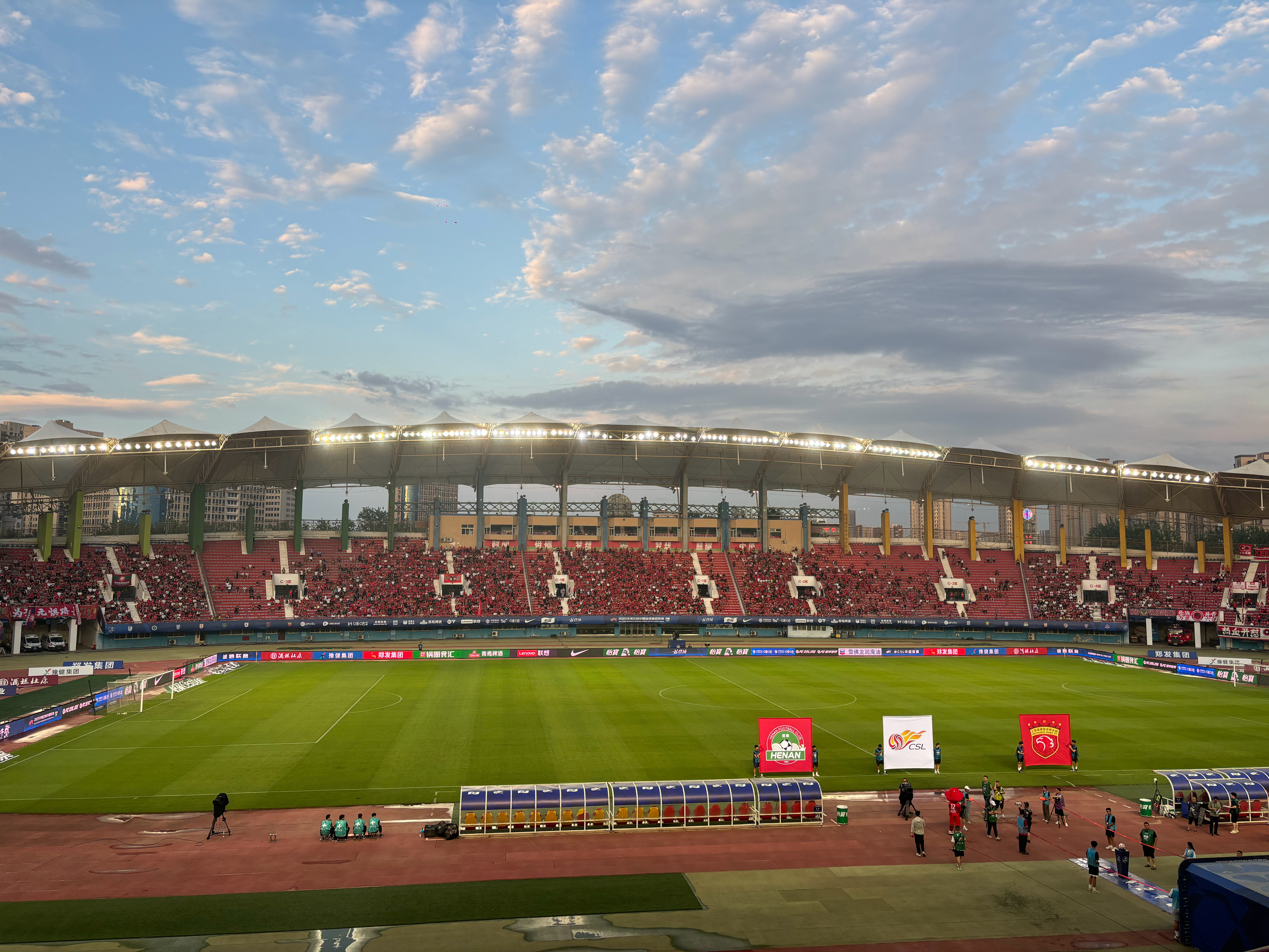 包含上海海港迎社区盾关键赛；加时末段状态回暖；信心回归；轮换策略成焦点的词条