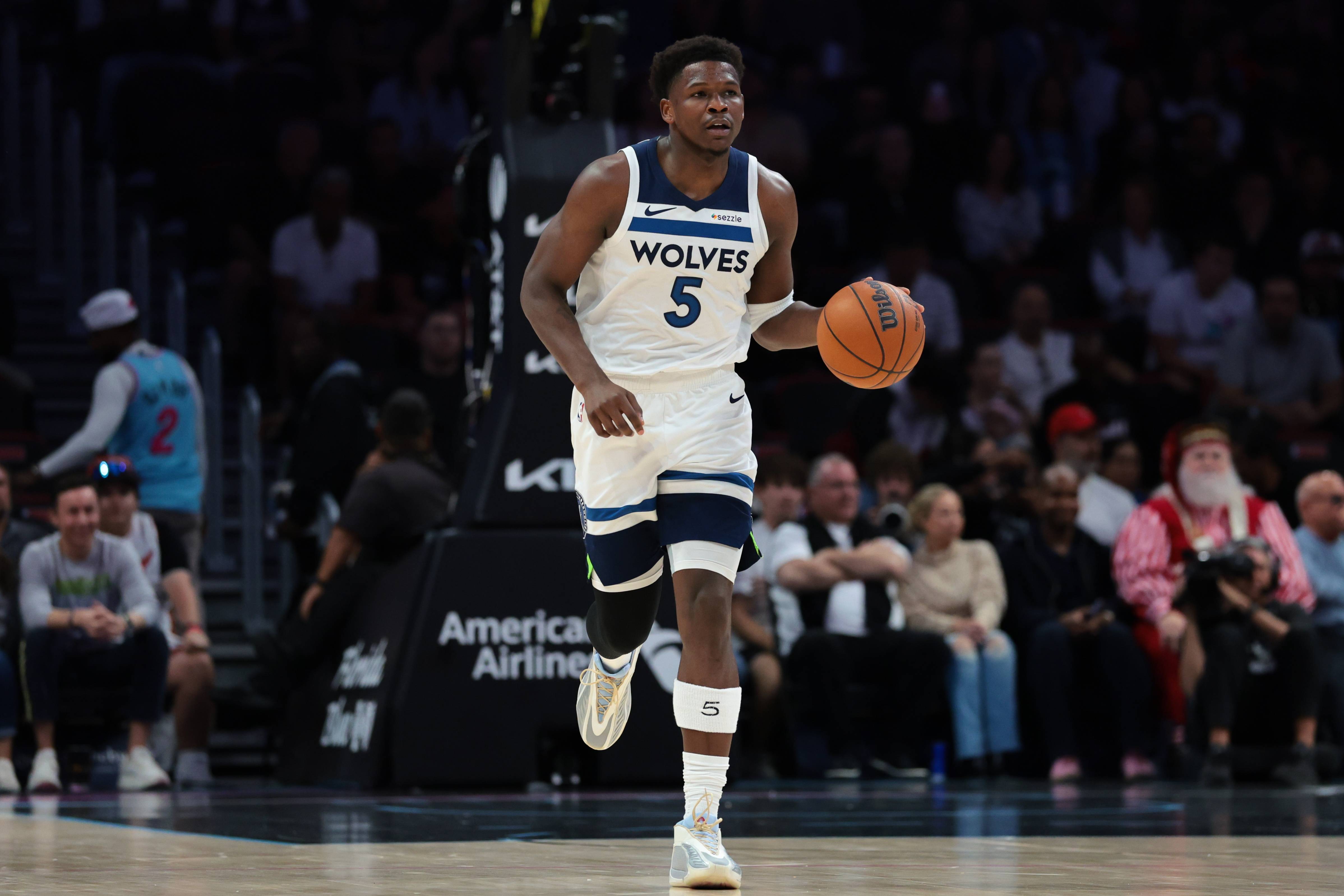 包含从明尼苏达森林狼集结日官宣签约到C罗在法国队比赛中大胜，今夜多伦多猛龙备战NBA常规赛的词条