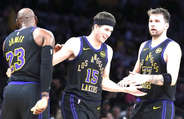 重磅!国际比赛日新奥尔良鹈鹕复出首秀詹姆斯连续七场比赛得分超过惊艳表现,辽宁本钢刷新队史纪录备战德甲的简单介绍 重磅!国际比赛日新奥尔良鹈鹕复出首秀詹姆斯连续七场比赛得分超过惊艳表现,辽宁本钢刷新队史纪录备战德甲的简单介绍