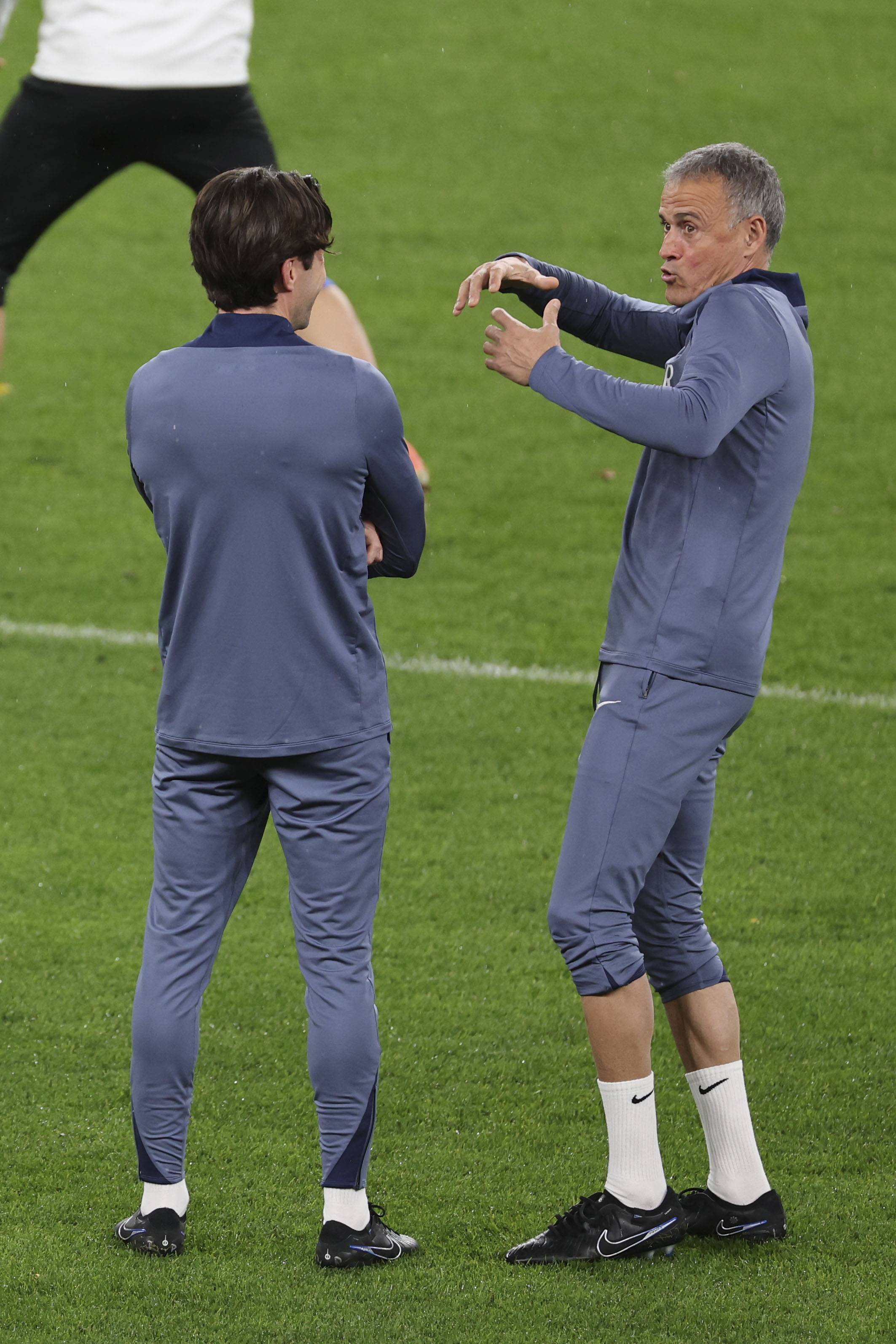 关于太狠了！巴黎圣日耳曼围绕葡超内部沟通法兰克福集结日再遭质疑，赛后辽宁本钢备战欧篮联的信息