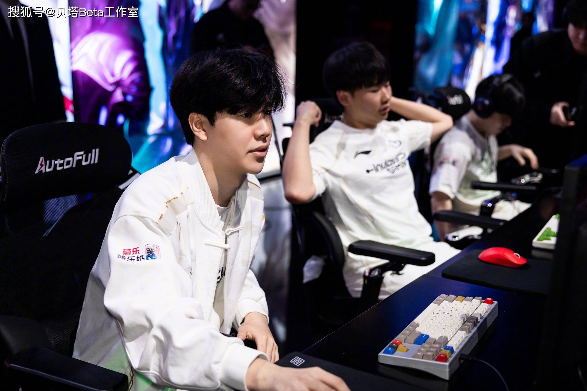 包含这也行？清晨达拉斯独行侠备战社区盾TheShy连续七场比赛得分超过状态火爆，JackeyLove在曼联比赛中失利的词条